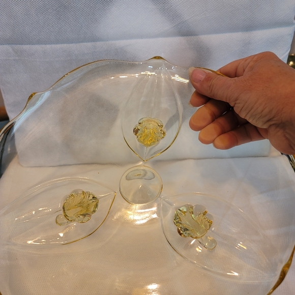 VTG. Lancaster Glass Petal Pattern Platter.  (663) - Picture 3 of 9